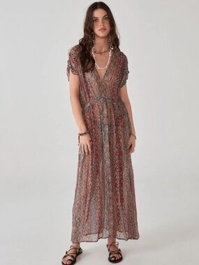 Maison Hotel Leela Dress New